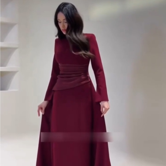 Elegant Burgundy Long Sleeve Dresses - Picture 8 of 10